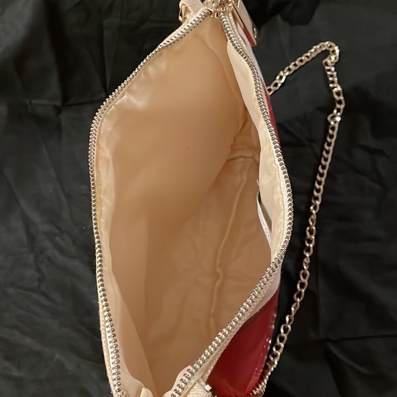 Canvas shoulder/crossbody by-THURSDAY FRIDAY unique bold red beautiful lips - Picture 10 of 10